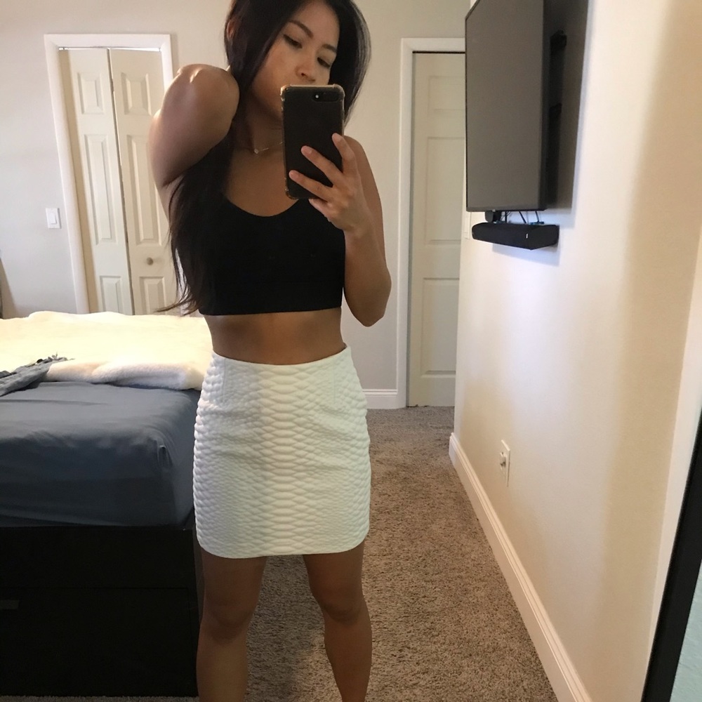 Textured white skirt